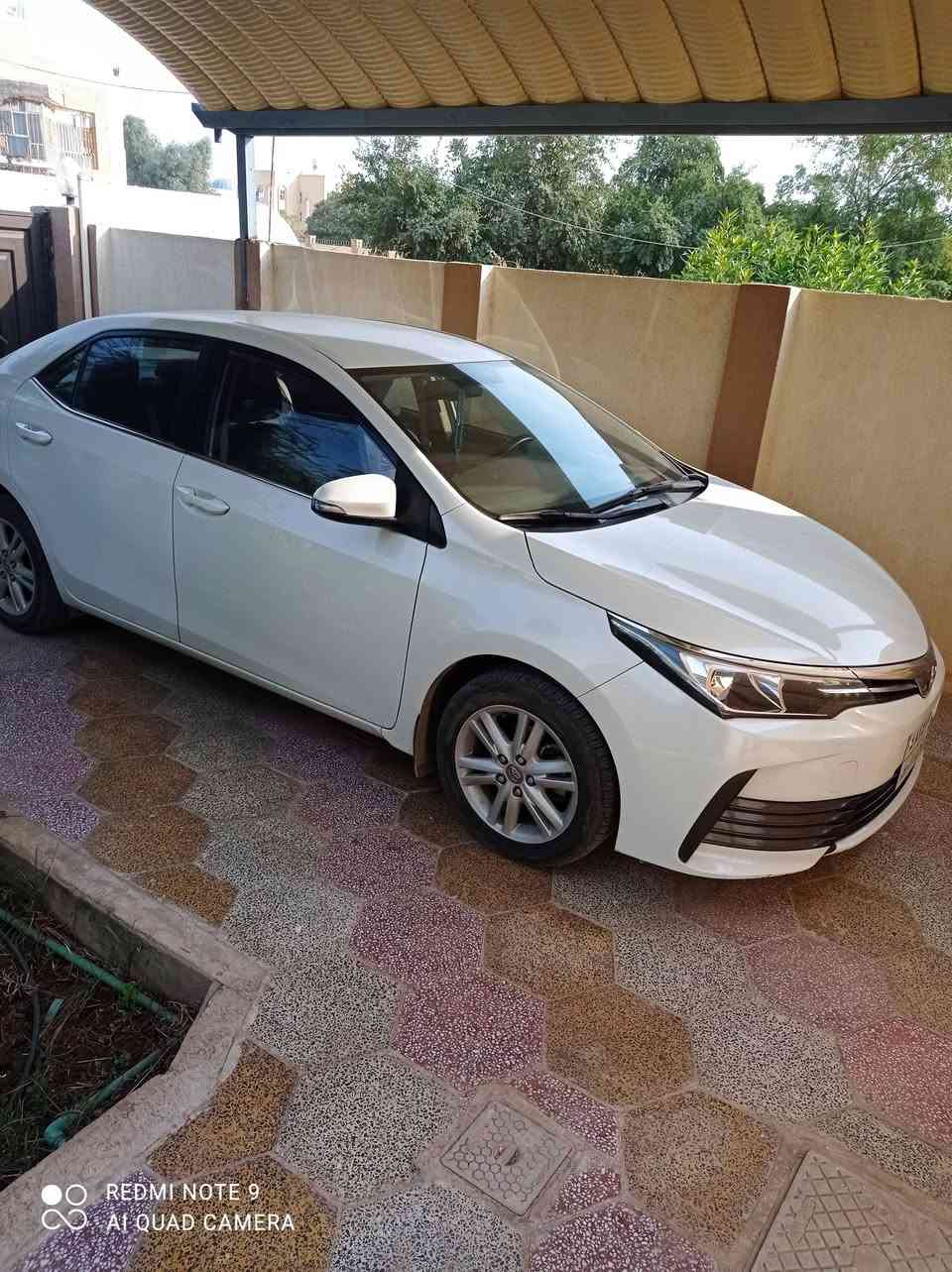 السلام عليكم سياره للبيع  نوع كورلا خليجي بيضاء رقم اربيل موديل 2018 سنويه جديده لغاية 2028 باسمي محرك 1800 مشاية 100 الف كم استعمال نظيف مكفوله بيها بارد بسيط باب السائق فقط مع ملاحظات بسيطة جدا مكانها محافظة النجف للاستفسار الاتصال على الرقم ***********
