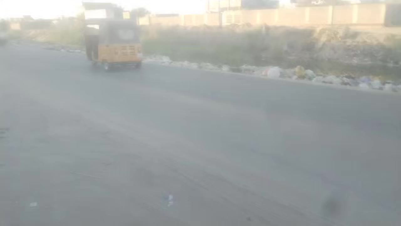 سلام عليكم يوجد لدينا بيت للبيع المساحه ١٠٠متر قرب الحوالي ابو مهدي المهندس عله شارع الجامعه سعر البيت ٢٠مليون البيت جديد عقد ١١٧ مال واحد متوازي الاستفسار والاتصال عل رقم ***********
