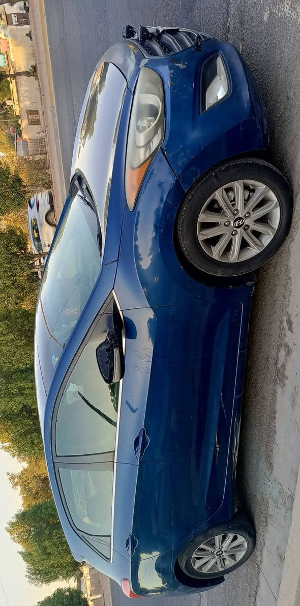 السلام عليكم 
هيونداي النترا GT (هاشباك) 🚗
المواصفات العامة:
🔹 الموديل: 2016 (وارد أمريكي).
🔹 الفئة: GT Edition (طلب خاص، فول مواصفات للاخير).
🔹 المحرك: 2000 GDI (بحالة ممتازة).
🔹 النظام الميكانيكي: محرك + كير + حدادية + تبريد كلها بحالة جيدة جداً.
المميزات والإضافات:
✨ فتحة سقف بانوراما.
✨ كشنات تدفئة وتبريد.
✨ السيارة ليبل واحد.
حالة البودي والضرر:
🛠️ الضرر: طخة خفيفة جداً في الجاملغ الأمامي الأيمن.
🛠️ تم تعديلها بدون صبغ وبدون أي ضرر داخلي (الداخل سليم تماماً).
الوضعية القانونية والموقع:
📄 الرقم: بغداد (تحويل مباشر).
📍 المكان: مدخل بغداد - قرب باب الأغا.
السعر والاتصال:
💰 السعر: 85 ورقة (وبيه مجال بسيط للشراي).
📞 للتواصل والاستفسار (اتصال + واتساب): ***********
