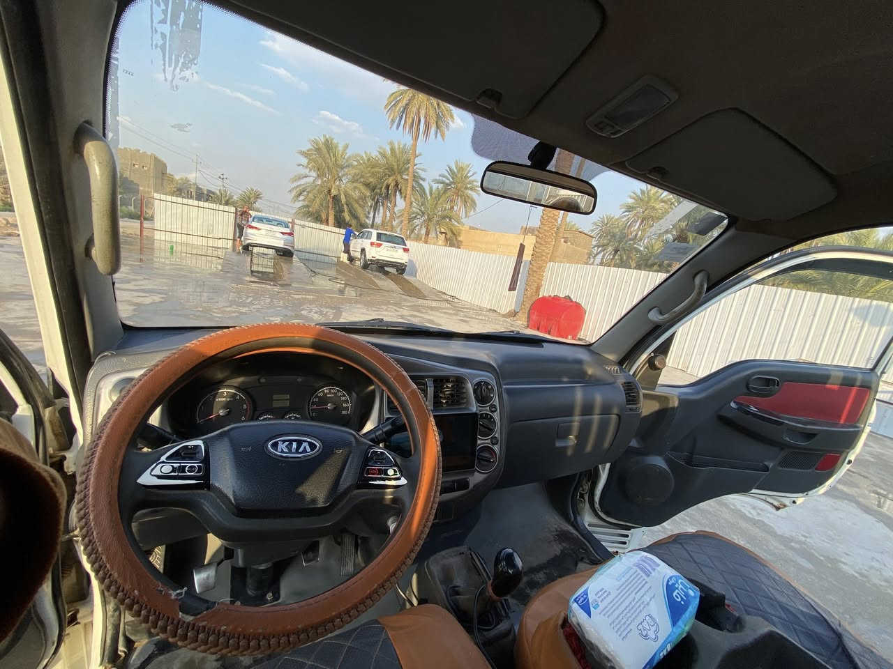 السلام عليكم 
كية 2700 موديل 2013 
السياره كفاله عامه ماعده شويه صبغ باب الصدر 
كير مكينه حداديه مال زيرو والله ما بيها اي نقص جاهزه وخير من الله نقصها بس كمبريسر تبريد 
شاشه اندرويد دوشمه جديده السياره كبل للشارع مذب عليها الف 
رقم واسط مشروع وطني بسمي حصراً مداور ثاني يوم 
مصفره غرامات وضريبه السنويه لل 2031 
المحجر ويه السياره السعر 96 ورقه وبيها مجال بسيط 
مكاني بابل المركز 

‏‭0787 799 9079‬
***********
