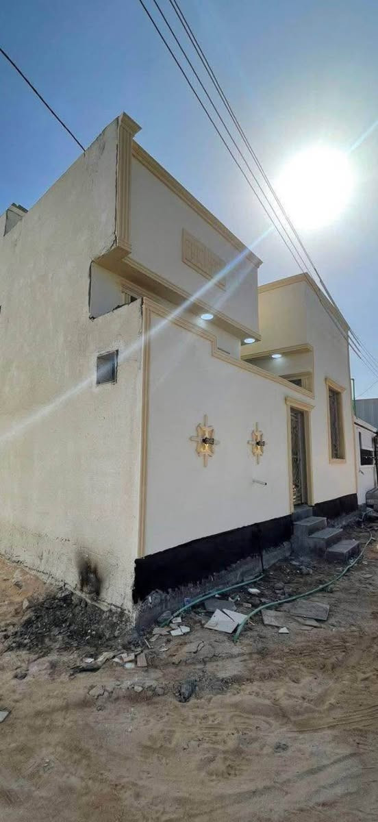 واسعد الله اوقاتكم بكل خير احبتي
***********
يتوفر دار سكن للبيع 

المساحه لكليه 100 متر مربع  ركن على شارعين كل شارع 10 متر 

نوع العقار طابو زراعي عراقي 

سند ٢٥ ول مالك عراقي تتكاتب ويا ابوالطابو مباشرتا

يتكون من غرف نوم عدد 2
استقبال 
صاله
مطبخ 
 مجمع صحيات داخليه وخارجيه 

البيت كامل من جميع الملحقاته 

بناء جديد 2025

فارق جاهزة للسكن تستلم بيتك عند المكتبة مباشر 

العنوان البصرة قضاء ابي الخصيب 

ابو كوصره غرب مدرسه الفتكار 

تبعد مسافة عن شارع ابو كوصره 100 متر 

منطقة روعه جميع الخدمات ماي كهرباء شارع 10 متر 

السعر  58وبي مجال

للاستفسار لاتصال*********** البصرة, العراق
