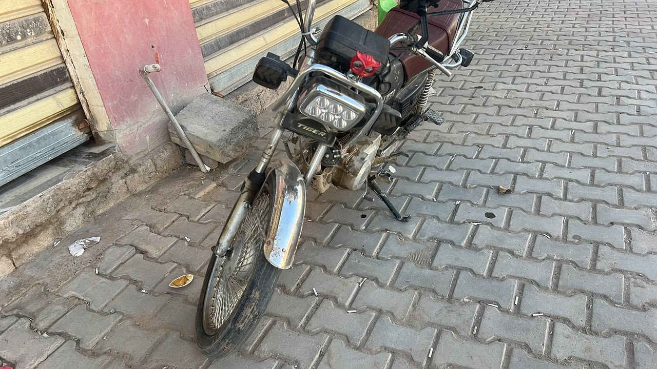 تايكر موديل 21
دراجه هندر واحد يعوزها ترتيب

السعر 200وبيها مجال

شراي اتصل لا تراسل

***********

