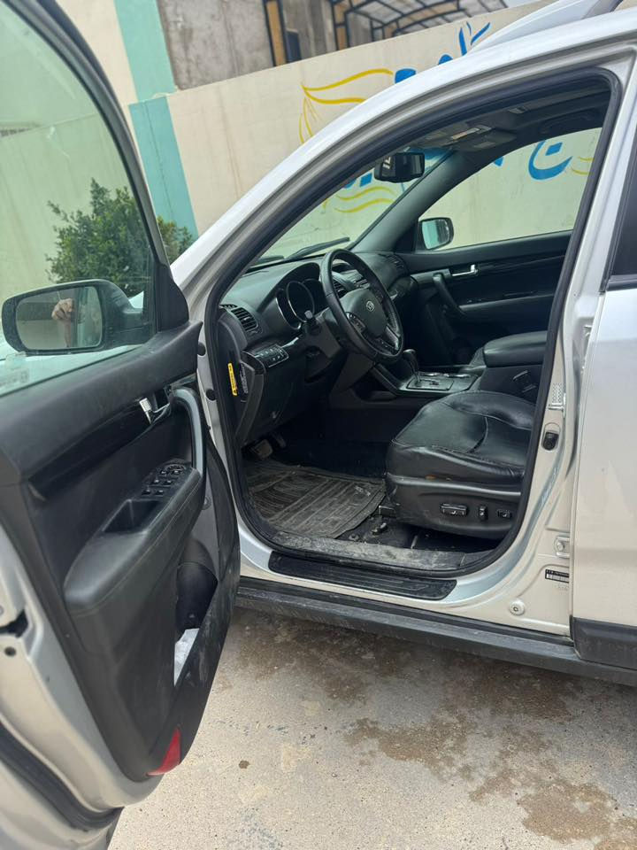 للبيع سياره سورنتو موديل 2011 وارد امريكي فول مواصفات 6 سلندر بدون ضرر  صبغ بوند فقط جرد لون مكينه معمره رواجز فقط سياره ماشيه 137 الف استخدام شخصي سعرها 148 وبيها مجال مكان السياره موصل التعليم العالي ***********
