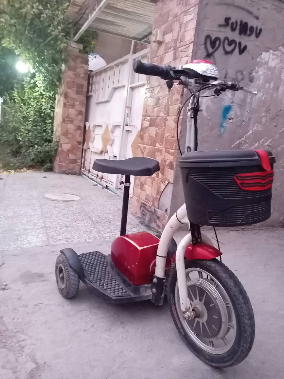 سلام عليكم دراجة شحن 3 تايرات 48 فولت جاهزة كهربائيات هورن لايت شاشة تصلح للمعوقين والعمار 13 فما فوق سرعة القصوى 35 دراجة كاملة مابيه اي نقص سعر 300 وبيه مجال مكان غزالية تصال واتساب على هاذ رقم ***********
