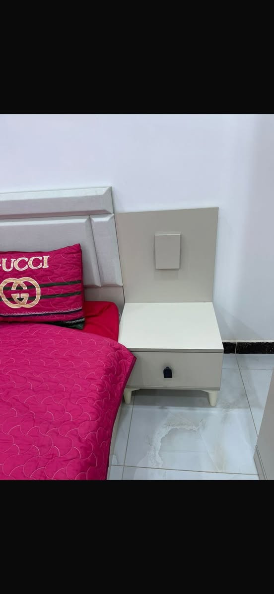 غرفه تركيه مال عرسان استعمال قليل
السعر ٤٥٠وبيه مجال  
المكان الصالحيه

*********** موجود واتساب
