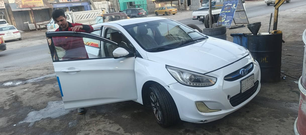 سياره البيع اكسنت 2015 مصبوغه عام مقفوله من الضربه مكينه 1600 نظيفه حلوه سياره  مكينه مقبولات سعر 85 ***********
