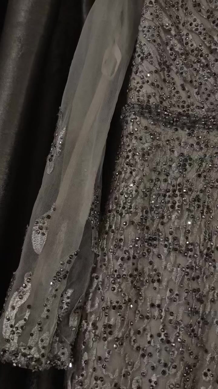 مرحبا بنات 
عندي هذا الفستان لونة فضي 
يجنن باللبس يلمع لمع مثل مدتشوفون وثكيل
يلبس قياس 38-40
يرهم للعقد او تلبيس حلقات 
كلش نازك وفخم
رايدته ب 50 الف
موجود توصيل مجاني


**إذا كنت صاحب هذا الإعلان وتريد حذفه لأي سبب، رجاءا أرسل رسالة إلى الدعم الفني**