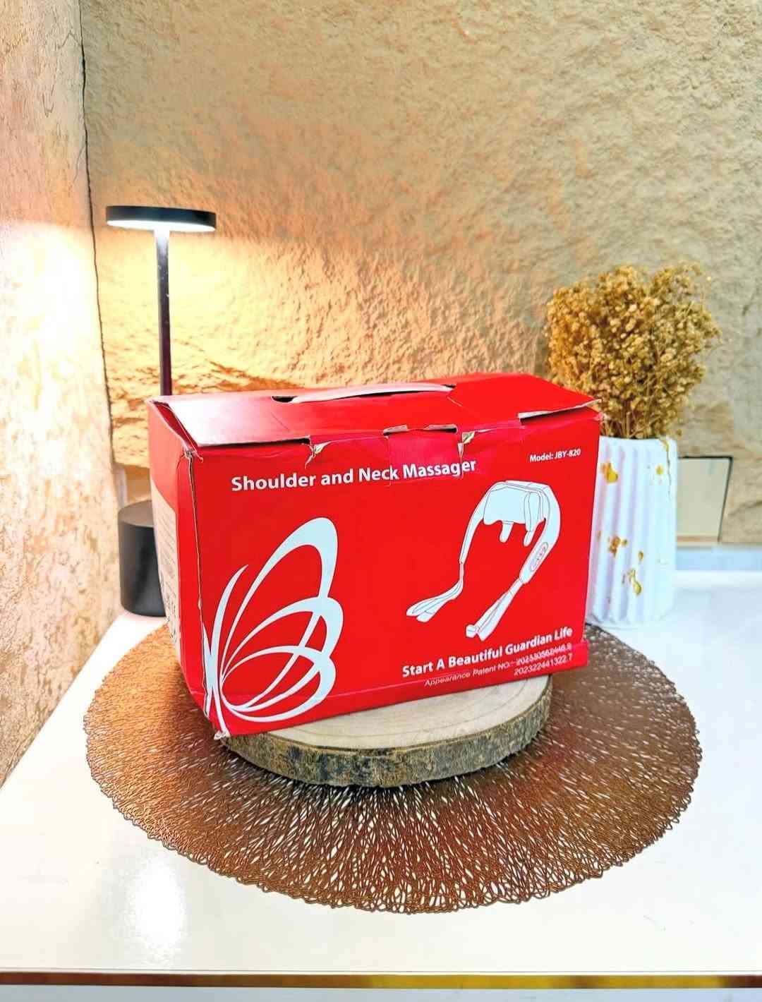⁨	جهـاز تدليك  للجسم شحن محمول حجم صغير 
شحن (تايبسي) نظام متطـور وحديث 
جهـاز تدليك متعدد الاستخدام للرقبه والأفخاذ واسفل الظهر وغيرها مع حزام يد 
اربعه ارجل متحركه بأتجاهين مختلفين مع مستويات للسرعة قابلة للتخصيص 
جهـاز تدليك هادئ ومريح بدون ضوضاء 
مصنوعه من جلد بولي يوريثان صديق للبيئه مع نسيج قابل للتنفس 
بطاريه ليثيوم قابله لأعاده الشحن السعه (2000) ملي أمبير 
يمكن استخدامها في اي مكان وزمان اثناء العمل او الدوام او المنزل او السياره وغيرها 
يوفر تجربه عجن اعمق وأكثر غامره ويدلك العظلات بشكل كامل ومريح 
يساعد على التخلص من التوتر وتخفيف الأم العظلات والاسترخاء وتنشيط الدوره الدمويه 
جديـد بالباكيت مع الملحق 
للتفاصيـل اكثـر داخل آلموقع الرسمي 
السعـر ٢٢ الف 💰
ملاحظه (عند الشراء فحص المنتج قبل مغادره المندوب بعدها نكون غير مسؤولين)
توصـيل 🚚 بغداد ٥ الاف 
توصـيل 🚚 محافظات ٦ الاف⁩⁩⁩


**إذا كنت صاحب هذا الإعلان وتريد حذفه لأي سبب، رجاءا أرسل رسالة إلى الدعم الفني**