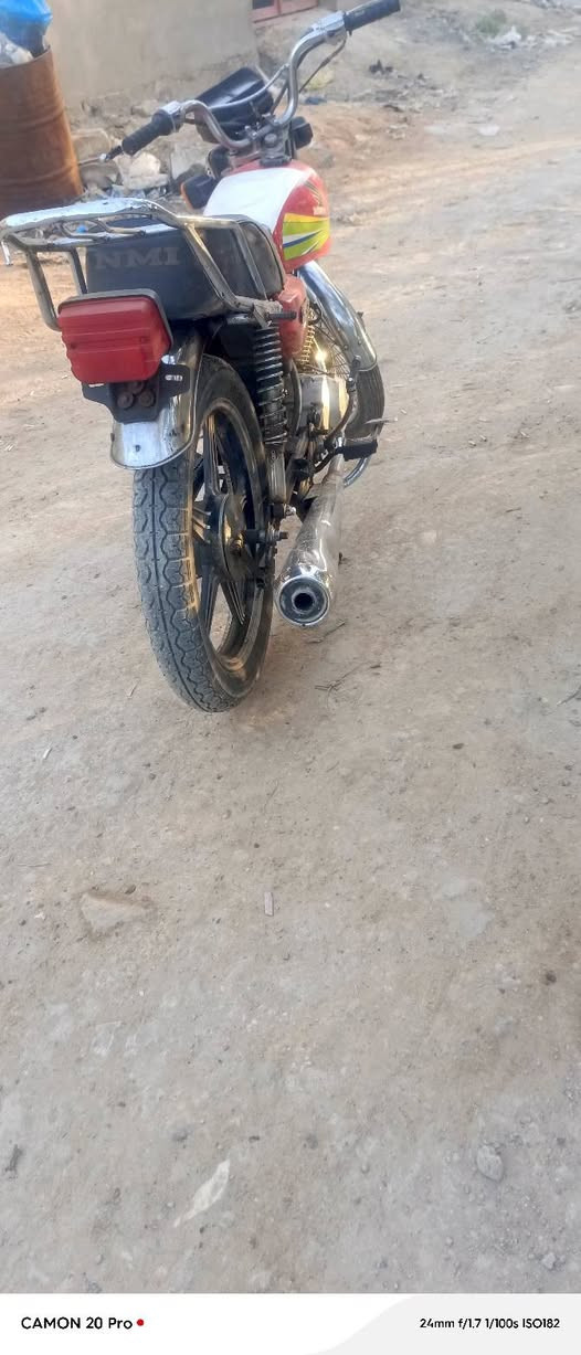 سلام عليكم
دراجه سيفان خمسة كير 
الدراجه اوراقه ضايعه 
يعني كلك الدراجه 
مكفوله من السرقه 

السعر 280 او ببه مجال قليل 
 

عنواني كوفه رقمي *********** وتساب
