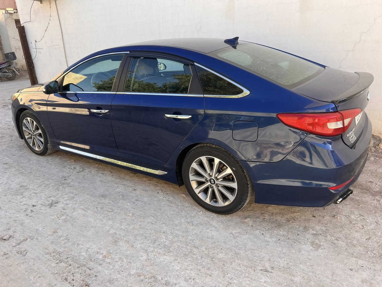 السلام عليكم 
سوناتا 2016 وارد أمريكي فول مواصفات مكينه وكير وحدادية فتحة بالقماره بصمه رادرات كشن جلد كهربائيه تدفئة كشنات 
حادثه بدون دواخل القاعده حوض الاسبير الخلفي السعر 135

العنوان بابل / المسيب 
الاتصال ***********
