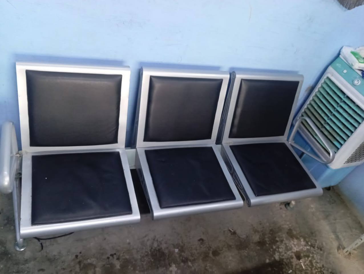 سلام عليكم
لبيع 

كرسي جديد مقاعد  ميز مكتب 

الحاله ممتازه 

سبب البيع المحل ميكفي 

كرسي 50

المقاعد 100

الميز مكتب 150

مكاني حي النصر المعارض 

***********
