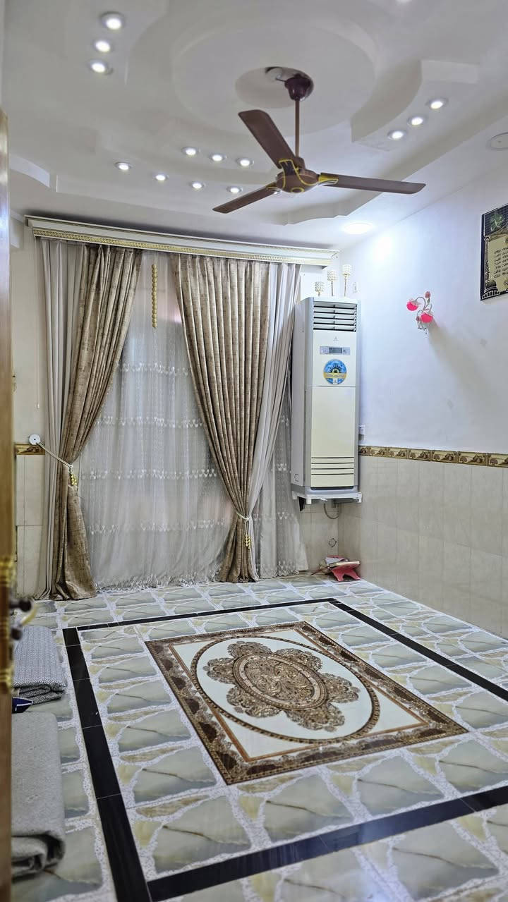 الماجديه منطقه امينه غنيه عن التعريف
للتواصل
***********
بيت طابقين بناء حديث مساحه 138 الطابق الارضي غرفه .صاله .استقبال  مطبخ حار .مطبخ بارد مفصول صحيات .الطابق الثاني نفس التصميم  الموقع الماجدية شارع الملعب شارع عريض رصيف اكثر من 4متر يصلح للسياره قريب علئ مركز الشرطه والمسجد وملعب
***********
