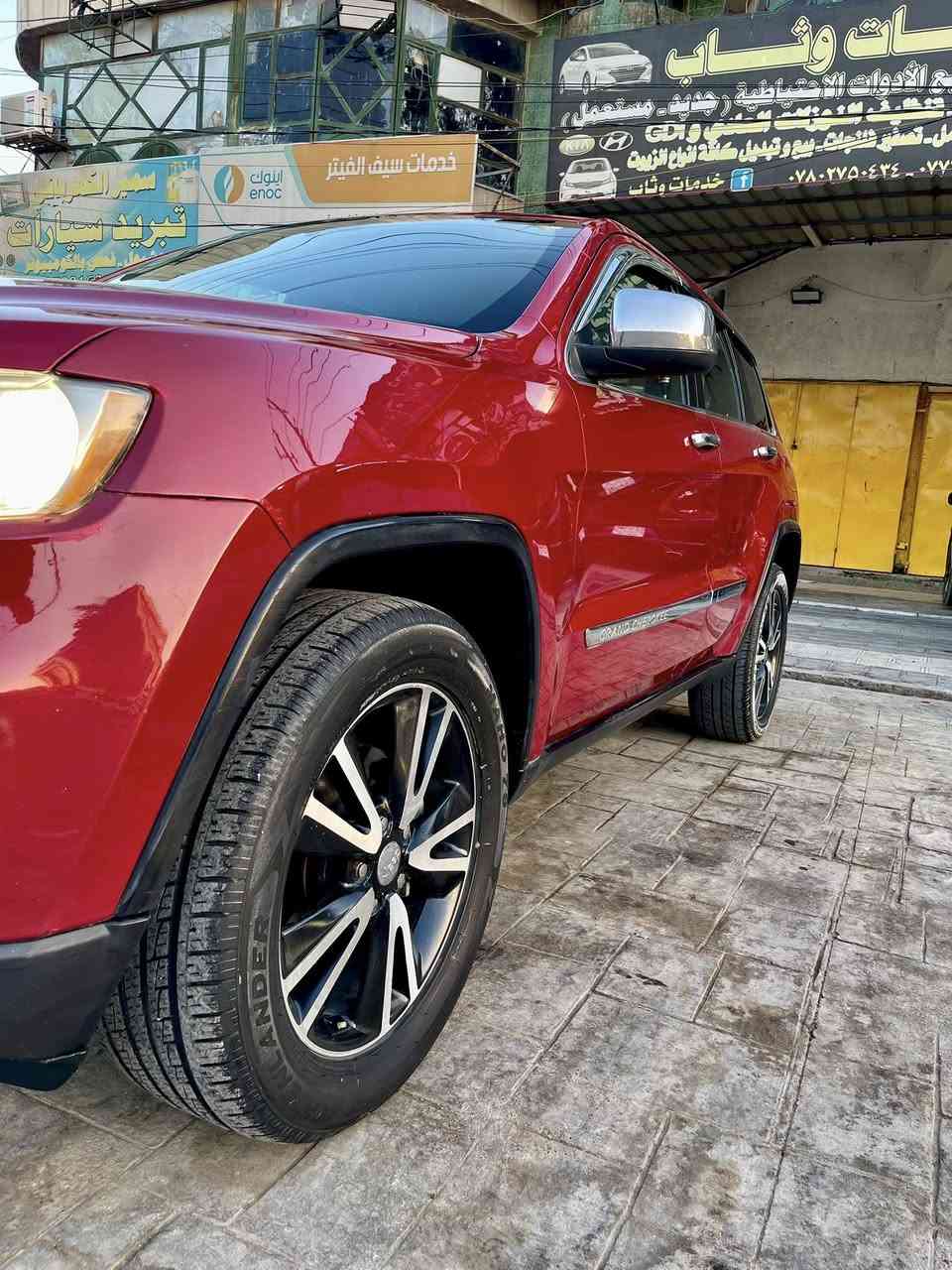 سلام عليكم للبيع جيب  2011 وارد امريكي  
محرك 3600 سته سندر وكير مكفول جديد 
رقم بغداد دولي جديد ابسمي 
 تحويل مباشر 
فول مواصفات عدا فتحه 
بصمه تشغيل 
بصمه أبواب  
كشنين كهرباء 
كشنات جلد 
مري قلاب عنده البك 
منضومه لايت زنون كامل جديد 
تبريد ثلج تبريد قطعتين 
تبريد + تدفئه  
دمام صوت 
كامره خلفيه  
شاشه جبيره 
ويل 20 تخم تاير جديد 
داخل بيجي واسودّ جلد بلادي 
مري كهرباء 
مانع انزلق
مانع انحدار 
فورويل ٤×٤ 
يدات كروم 
مطريات كروم 
هوكات اماميه خلفيه
صدر امامي وخلفي كله جديد قبل كم يوم سويته 
السياره ماشيه 100 ميل حقيقي
 ملاحظه سياره حادثه باب سائق تبديل نفس لون اصلي وره كليرفقط بدون دواخل او ارباك وبيه سونار جديد مرافقه مع منشور 
 سيارة جاهز من كلشي استخدم شخصي 
لبيع سعره 148 وبيه مجال بصيط للاستفسار اتصل
*********** 
مكان سيارة بغداد السيدية
