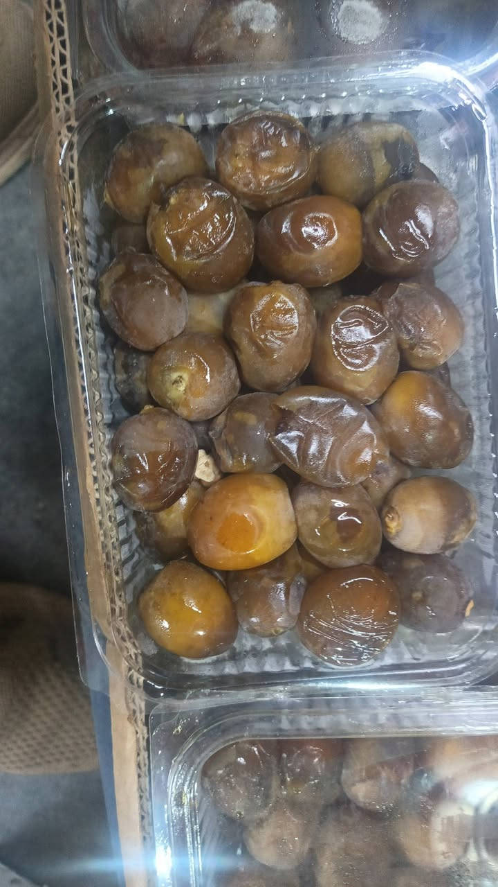 يوجد لدينا انواع التمور العراقيه برحي بريم خستاوي دهن حر لبن عرب عسل طبيعي يوجد لدينا خدمه توصيل داخل العزيزيه***********
