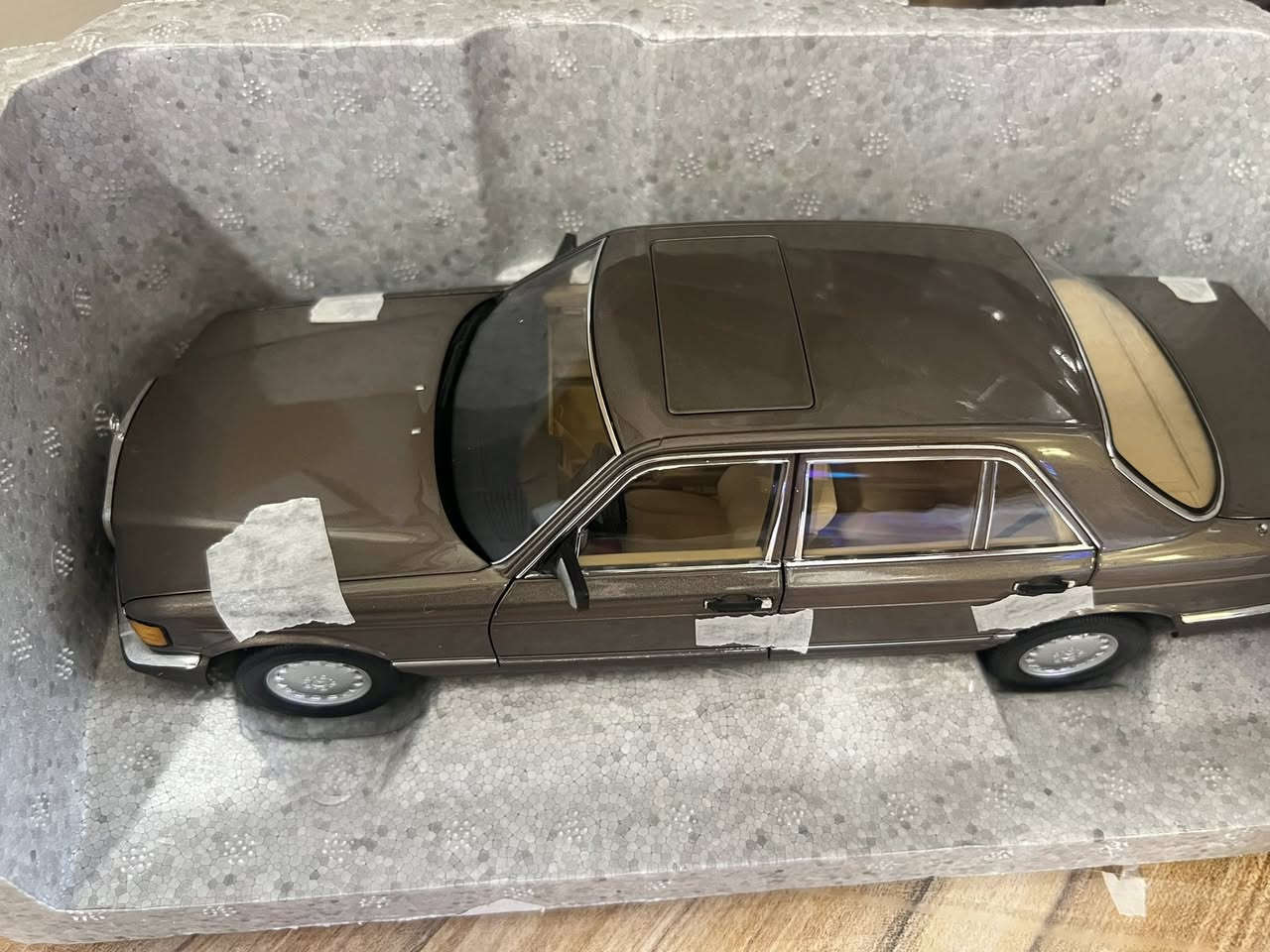 مرحبا اصدقائي
1/18 
Norev (تغليف مارسدس)
Mercedes -benz 560 sel
Brown
185$


**إذا كنت صاحب هذا الإعلان وتريد حذفه لأي سبب، رجاءا أرسل رسالة إلى الدعم الفني**