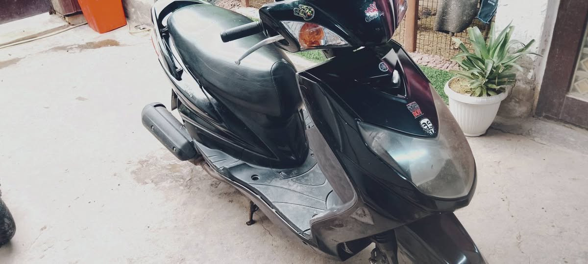 سلام عليكم سكنس فحل ياباني كابريتر دراجة نضيفه شلعة معدل كلشي على البلاد تاخذهة من الباب تايرت جدد التاير الورة اوت البارحة شادة جديد احلة من صور تجي وشوف بعينك  خير من اللة تجي وشوف بعينك ترايك وين ميعجب السعر 650 وبيهة مجال مكاني بغداد الحسينية مال راشدية  رقم *********** بي وتساب شراي تصل ودلل
