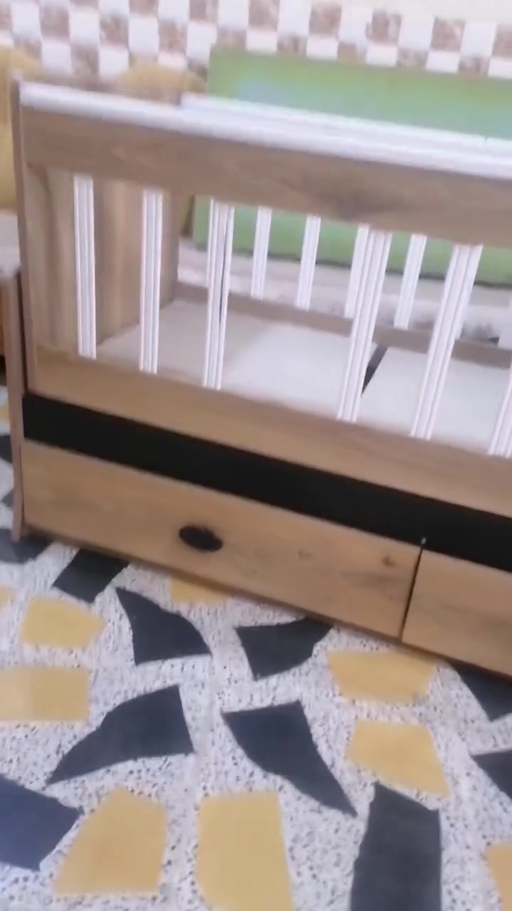 تخت بحيل نظيف مع دوشه التخت هزاز ***********
