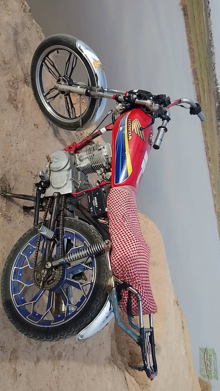 من بعد تحيه السلام
يوجد دراجه نوع ايراني محرك نامه موديل 22 تواير جدد ويل جديد   السعر 250بي مجال للاتصال ***********
