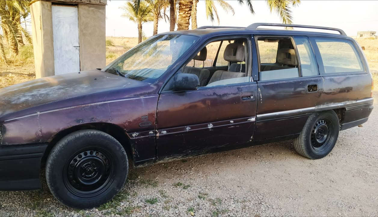 السلام عليكم 
للبيع اومرس اوبل اوميكا ستيشن،فحص نينوى،،محرك كير شرط سياره جاهزه 
السعر 12
***********
‏‪***********‬‏
