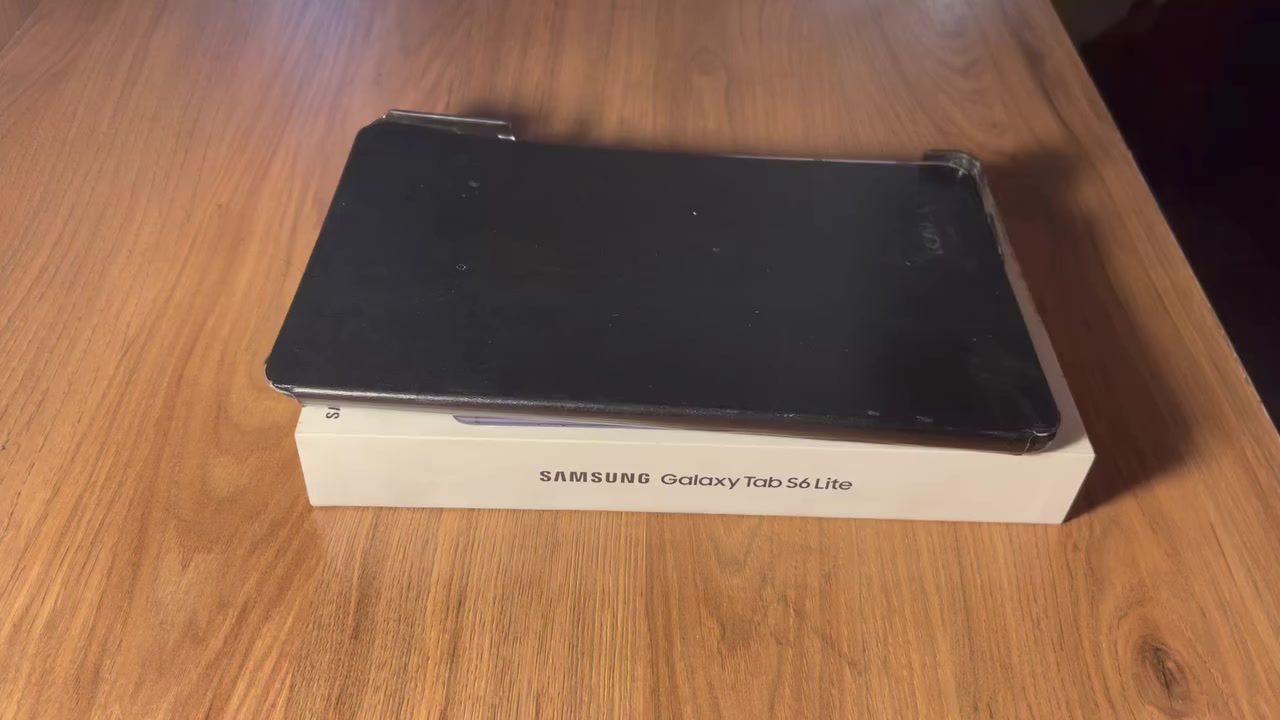 🔴 تاب سامسونك S6 Lite للبيع - نظافة "أخو الجديد" بكرتونه وغراضه
التفاصيل:
السلام عليكم،
للبيع تابلت سامسونج Tab S6 Lite، استعمال طالب سنة وحدة فقط وانترك، الجهاز نظيف جداً ومامفتوح ولا بيه أي خلل.
📱 المواصفات:
• الذاكرة: 64 جيجابايت.
• الشبكة: يدعم شريحتين اتصال (Double SIM) أو شريحة ورام (SD Card).
• البطارية: عملاقة 7040 mAh (صحة البطارية 93%، يعني أداء وكالة وتطول عندك هواي).
📦 الملحقات:
الجهاز يجي بكرتونه مع كافة ملحقاته البلادية الأصلية (رأس شاحنة، كيبل، وسماعات) + كفر حماية أسود هدية ويا الجهاز.
⚠️ ملاحظة للأمانة:
الجهاز قلمه الأصلي ضايع، لكن الشاشة تدعم أي قلم سامسونج أو قلم تابلت تجاري ترهم عليه طبيعي جداً وتكدر تشتريله واحد بأسعار مناسبة.
💰 السعر: 185 الف دينار وبيه مجال بسيط للشراي.
📍 المكان: بغداد الجديدة - النعيرية
📞 للتواصل: ***********
