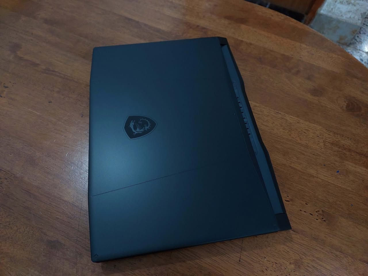 السلام عليكم ...لابتوب  MSI   ....كرت شاشةخارجي    RTX5060   ...... معالج كور اي 7 جيل 14  فئة H من اقوى فئات المعالجات .... رام حجم   16   كيكا نوع DDR5 بتردد عالي جدا 5600  ...شاشة حجم 15.6   نوع IPS الوانها طبيعية مشبعة..... ..كيبورد  RGB ملون تكدر تتحكم بالوانه ...اللابتوب  ميفرق عن الي بالكارتون بشي  السعر 1100$ .. للاستفسار  ***********  او  *********** (واتس )
