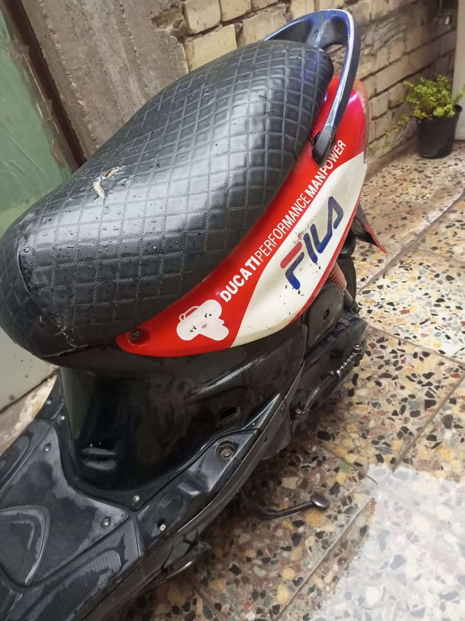 السلام عليكم ماكس قجمه شغاله كامله  كهربائيات اشاير لايت زنون دراجه بحاله جيده  للتواصل  سعر 250 وبيه مجال حك الجيه واتساب ***********
