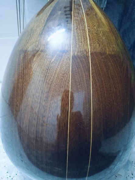 عود شرقي للبيع صناعة سورية 
اسم الصانع علاء خليفة العود السعر    200  الف مكان العود بغداد منطقة العبيدي الكفاءات الاتصال على ***********
