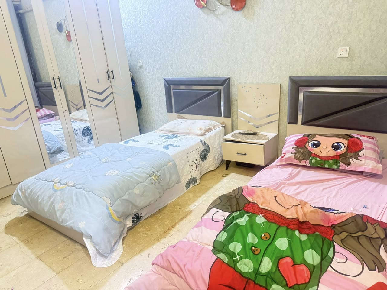 غراض بيت للبيع استخدام قليل مكان بغداد السيديه الي مو شراي رجاءا ليدخل خاص


**إذا كنت صاحب هذا الإعلان وتريد حذفه لأي سبب، رجاءا أرسل رسالة إلى الدعم الفني**