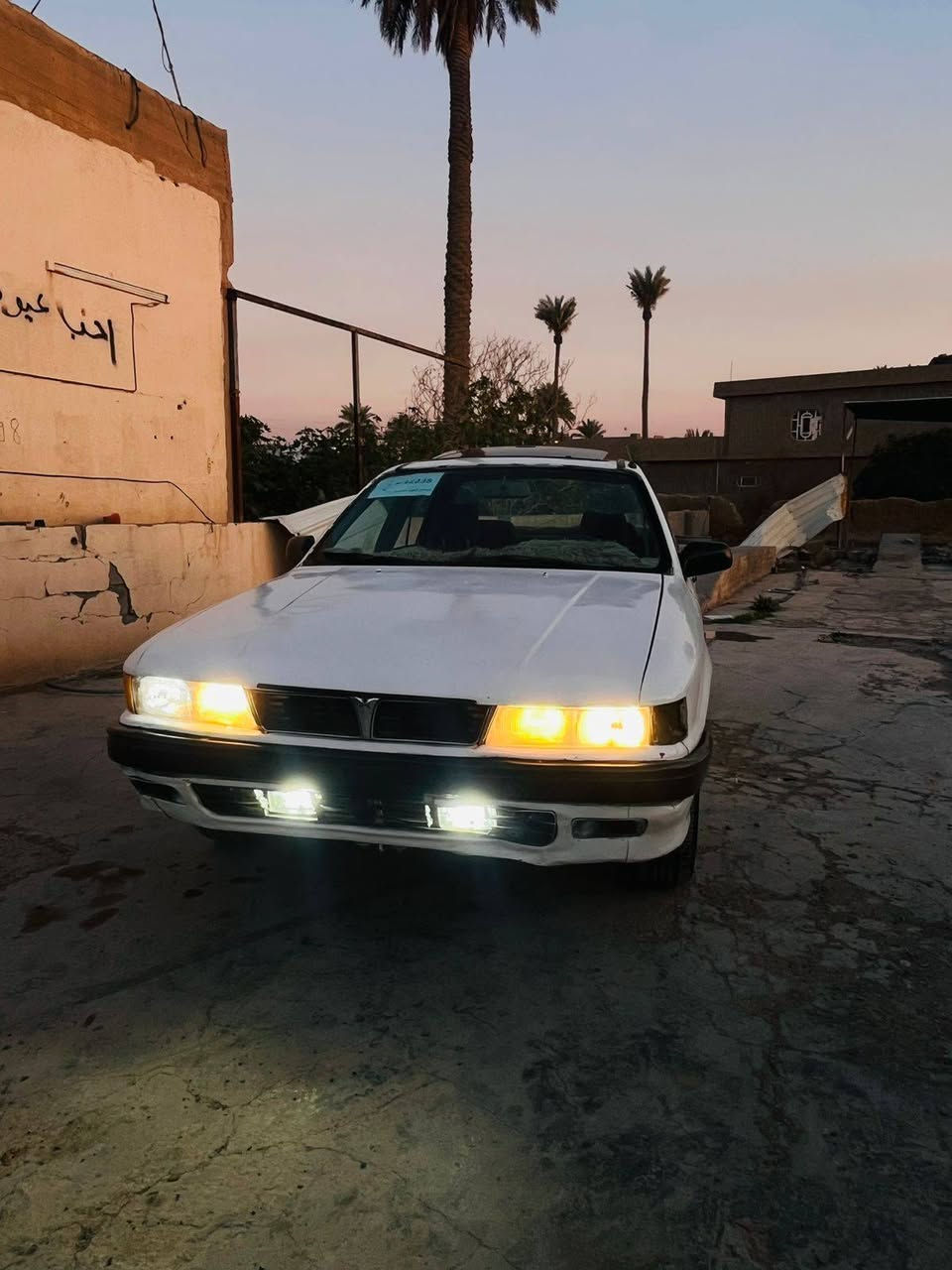 السلام عليكم
للبيع  مستوبيش كلنت 
موديل 1988  رقم صلاح الدين 
رقم حرف( ر ) 
سنويه كارتونيه خضره نافذه 2020
صاحبه موجود شرط التحويل 
كير محرك شرط 
كير عادي 
صدر نص عمر
تايرات تخم نضيف 
كهربائيات من الدعاميه للدعاميه 
مسجل شغال 4️⃣ سماعات 🔊 
اناره داخليه كلها شغاله
كيجات كله شغاله 
لايت عالي ناصي فول 
بك لايت شغال 
جام جوبي كله شغال 
 غرفتها حلوه 🆕 
سياره جاهزه وناعمه 
اترايك شرط ✈️
السعر 25$ وبيها مجال قليل
مكان السياره 
صلاح الدين 
الضلوعيه 

الشراي يتصل لا أيراسل 
 ***********
