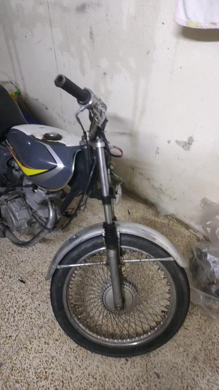 السلام عليكم ماطور للبيع بارت 5 تسعات ماطور شغال بس بي صوت بل أبيعك فحم في فحم 200 وبي مجال مكاني موصل حي الصحه بل ايمن الرقم ***********
