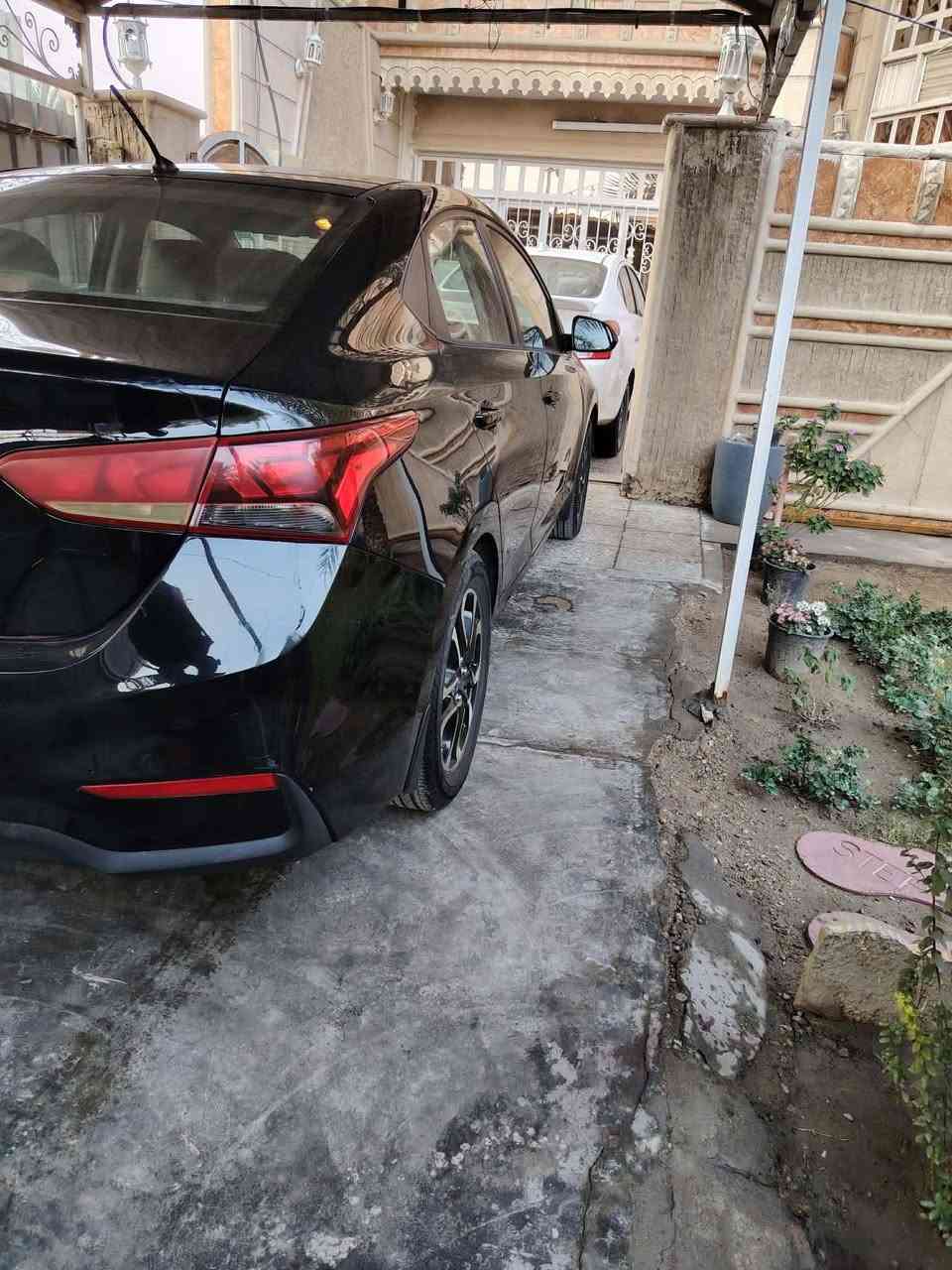 السلام عليكم
اكسنت ٢٠١٨ للبيع 
وارد امريكي حادثها جاملغ مصلح نفسه وبنيد مبدل
ماشيه  ١٠٠ ميل
محرك GDi 1600
المواصفات
شاشه
كاميرا
لايت زنون منظومه
ويل كب
تحكمات ستيرن
 السعر 112 وبي مجال مكاني بغداد الشعب
للاستفسار ***********
