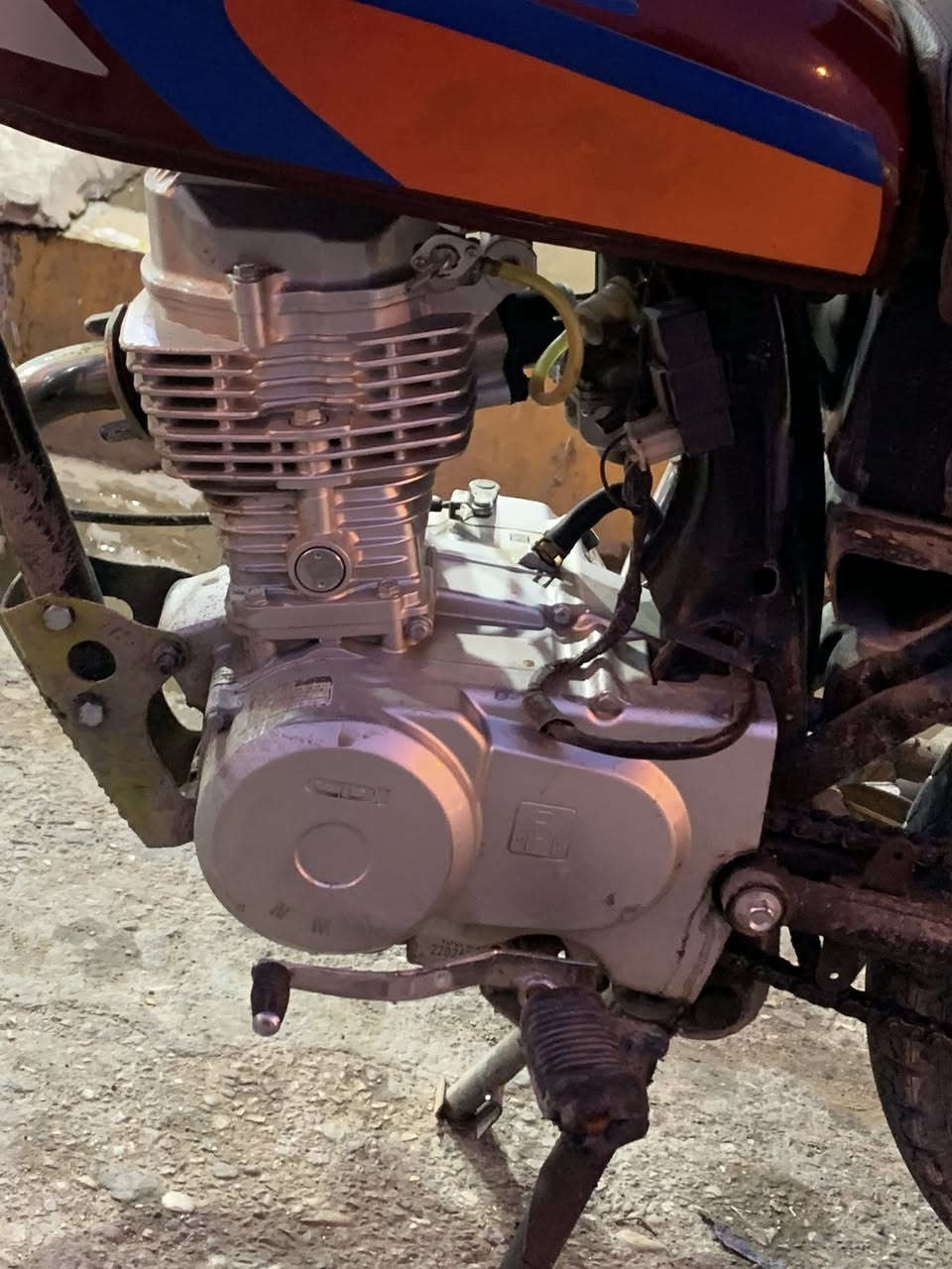 سلام عليكم عندي هاي دراجه للبيع موديل 2025 مكينه مامفتوح بس بيها بخار قليل سعرها 450 وبي مجال حك الجيه *********** فقط وتساب
