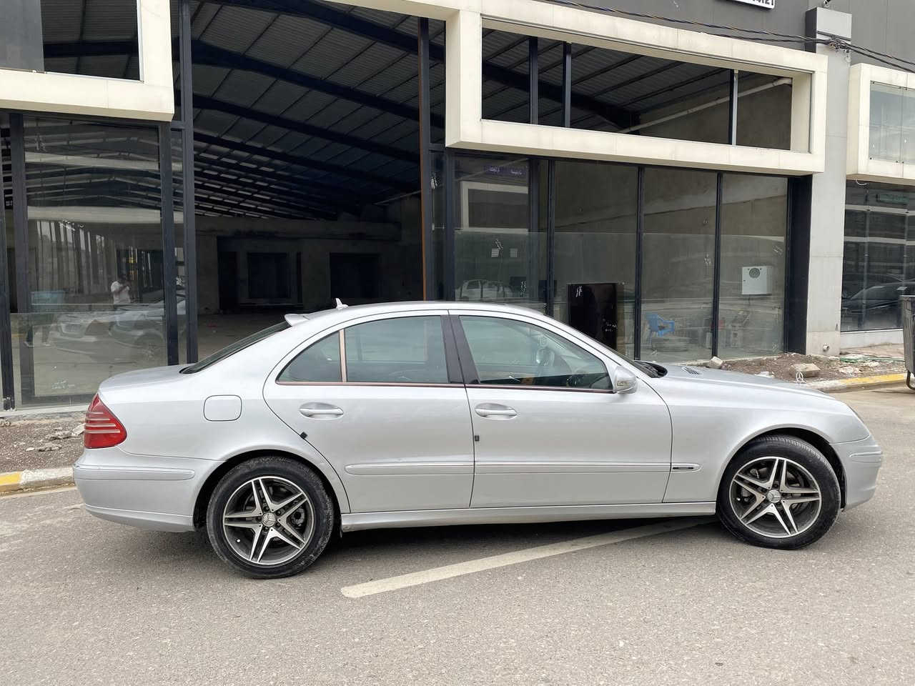 ⸻

🚗 مرسيدس صالون للبيع
موديل: 2008
اللون: سلفر

🔧 المواصفات:

* محرك 4 سلندر سوبر جارج
* كير ومحرك شرط
* كشنات كهرباء
* فتحة سقف
* كروز (قفل سرعة)
* تحكمات ستيرن

🛞 طخم تايرات جدد
🚘 طخم السيارة جديد
🛞 ويل AMG

🎨 3 قطع صبغ فقط
🚫 بدون دواخل

⛽ كوبون بانزين

📞 *********** (واتساب متوفر)

📍 الموصل

💰 السعر: 110 وبيها مجال

⸻
