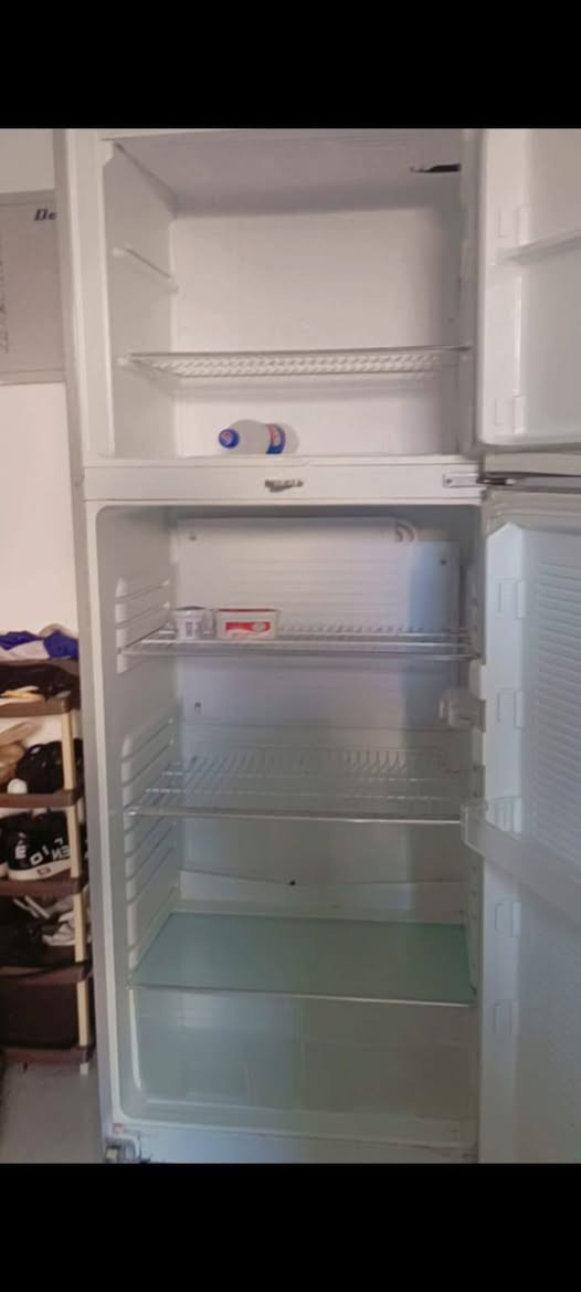 للبيع ثلاجه 28قدم نظيفه ما داخل تصليح 
مراسله على واتساب ***********
