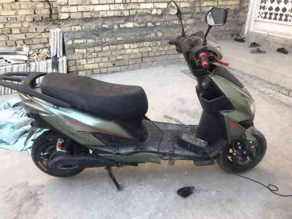 دراجه سكنس شحن 
حسين عالمية 
دراجه نضيفه مابيه اي نقص 
٣ سرعات 
السرعه ال٣ تقفل ١١٠ وعل فحص 
دراجه تخبل 
السعر ٣٠٠ وبيه مجال حك الجيه 
المكان البلديات 
***********
