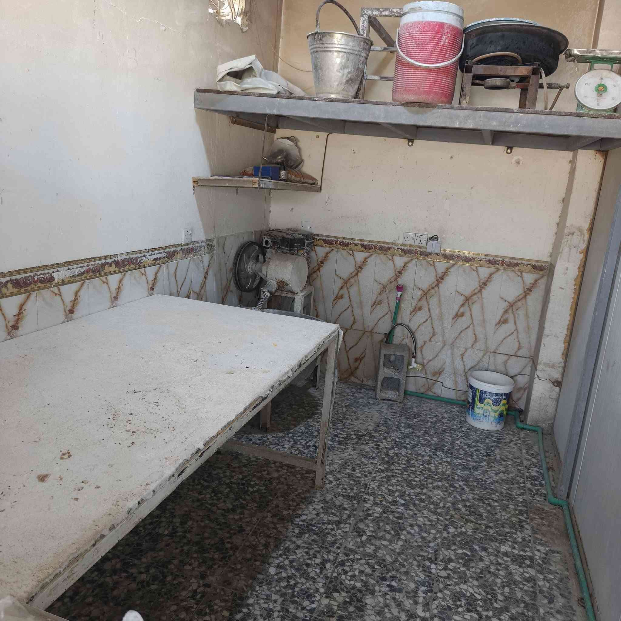 سلام عليكم مخبز لليجار كامل جيب طحين تخبز موقع بغداد حي الكوفه عشارع شارع كله مبي مخبز ***********
