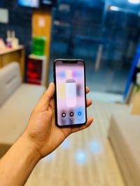 ايفون x ذاكرته 64 بطاريته 100 الجهاز عربي شرق اوصط امبدل فقط بطاريه مك...