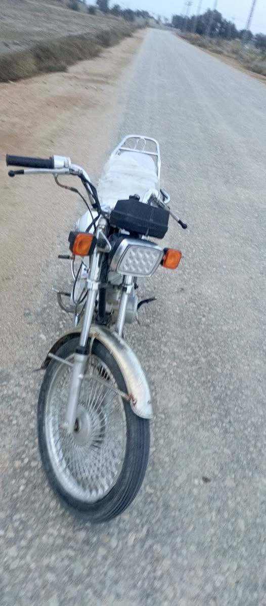 دراجه  تعمير جديد    مال جناي   سعر 450 وبيهاا مجال 
 العنوان رميثه قضاء نجمي 
رقم ***********. متواجد علفيس وتساب
