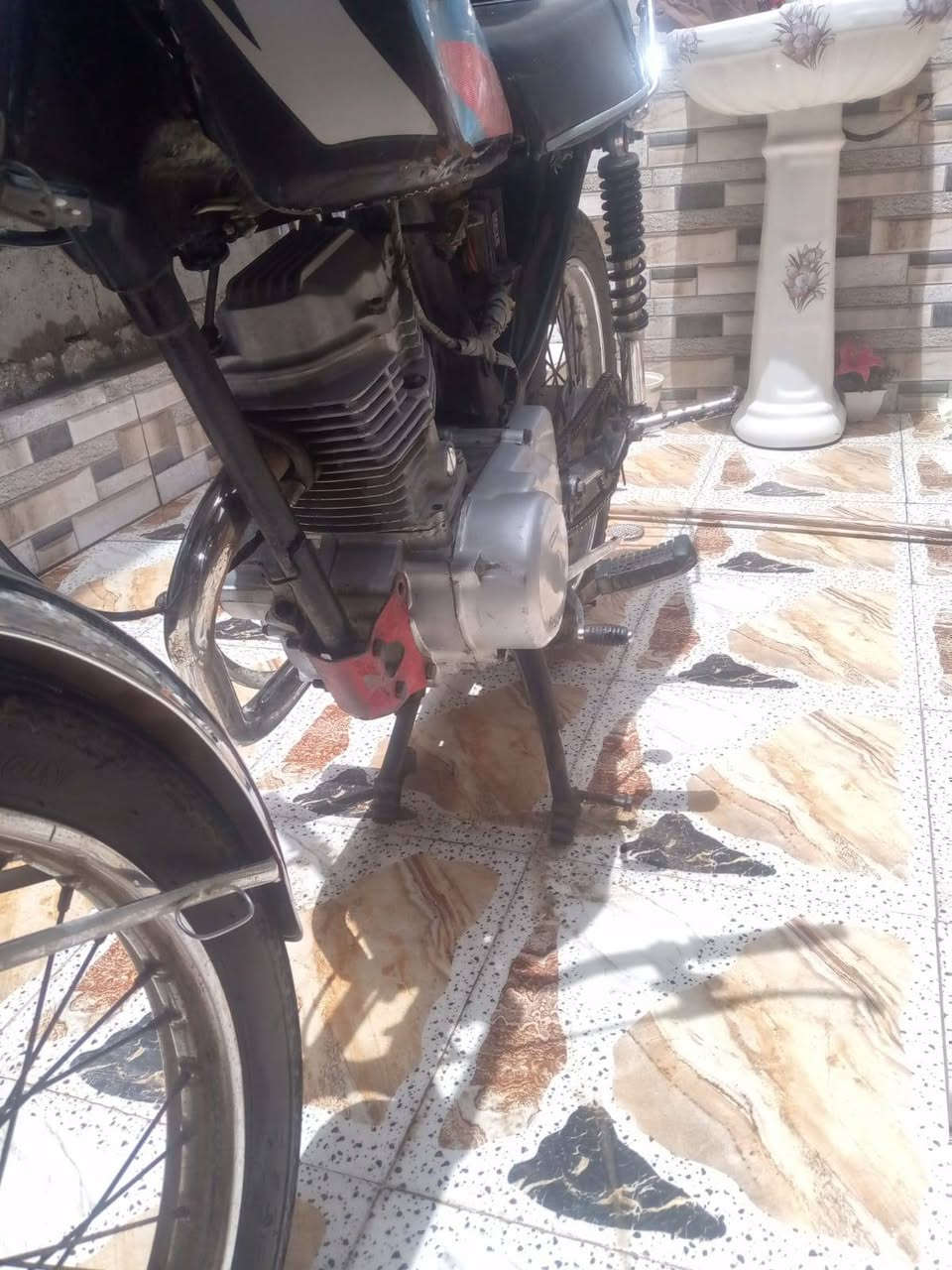 دراجه للبيع كلك أكفلها عشاير اليعر350 وبيها مجال بصيط  المكان ناصريه الزديناويه متواجد ‭0788 963 7184‬ بي واتساب
