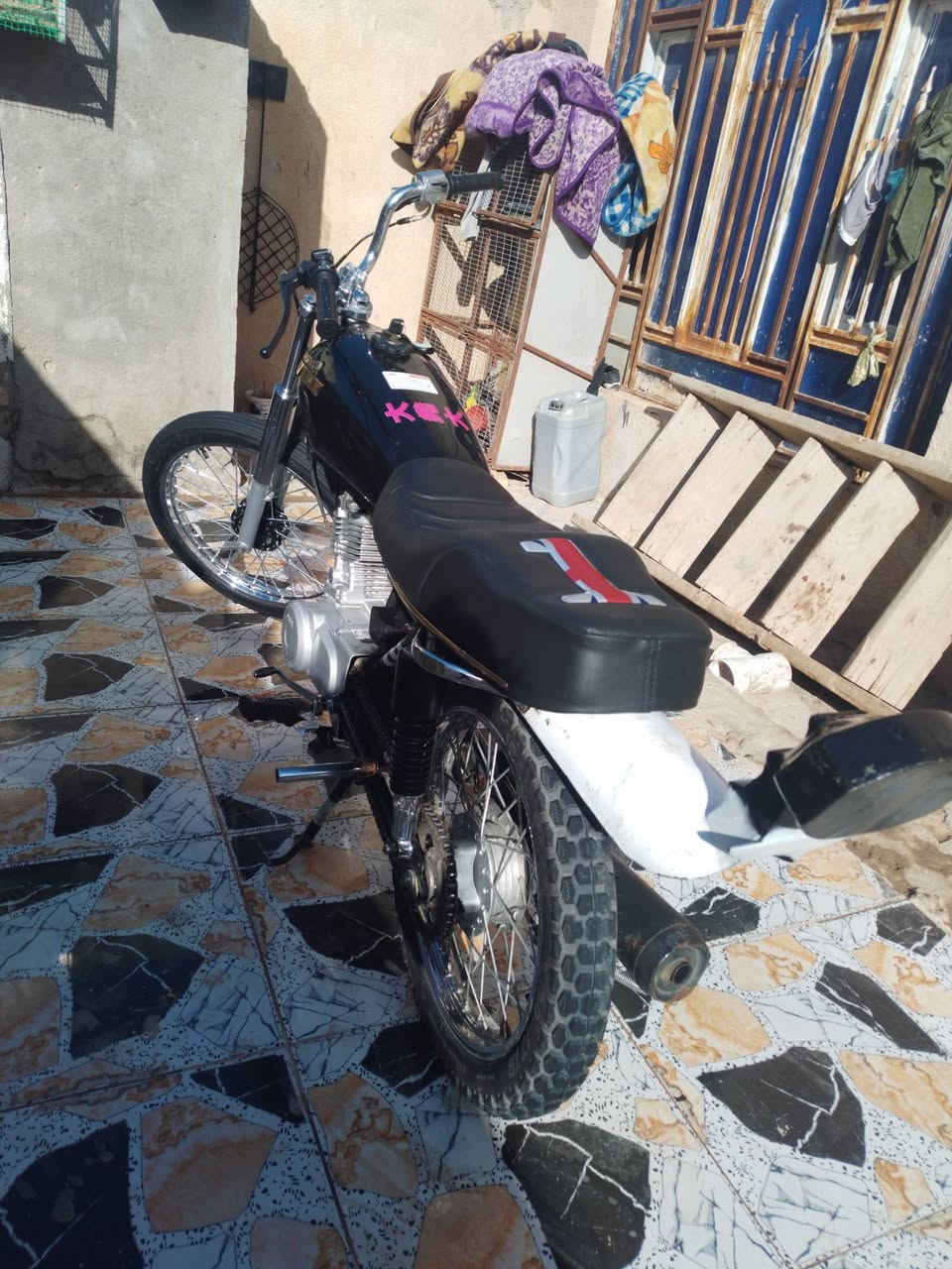سلام عليكم دراجة للبيع انتنس بدون ما مفتوحه وتنباع بدون نزال السعر خاص او على الرقم ***********
