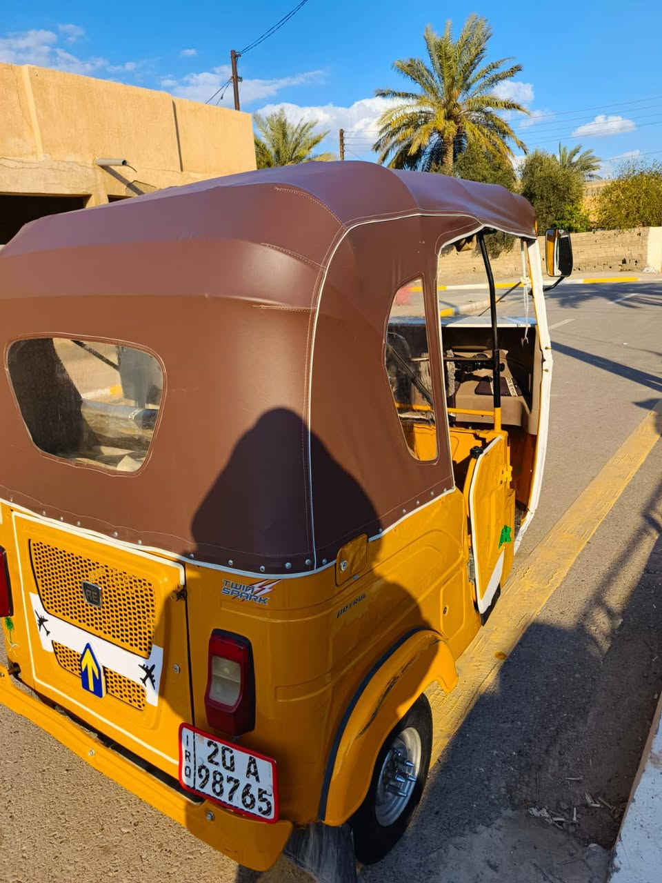 السلام عليكم تكتك 2021 حلوه محرك ما مفتوح لا صبغ لا معجون بسمي تحويل ثاني يوم كهربائيات كلهه شغاله ما بيهه اي نقص ديالى 
السعر 7400وبيهه مجال ***********
