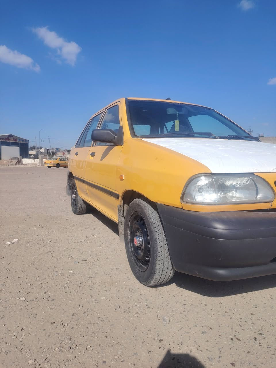 السلام عليكم سايبه موديل 2012 سياره بسمي ورقم وهزه  جديده مكان بغداد حي النصر رقم ال ***********
