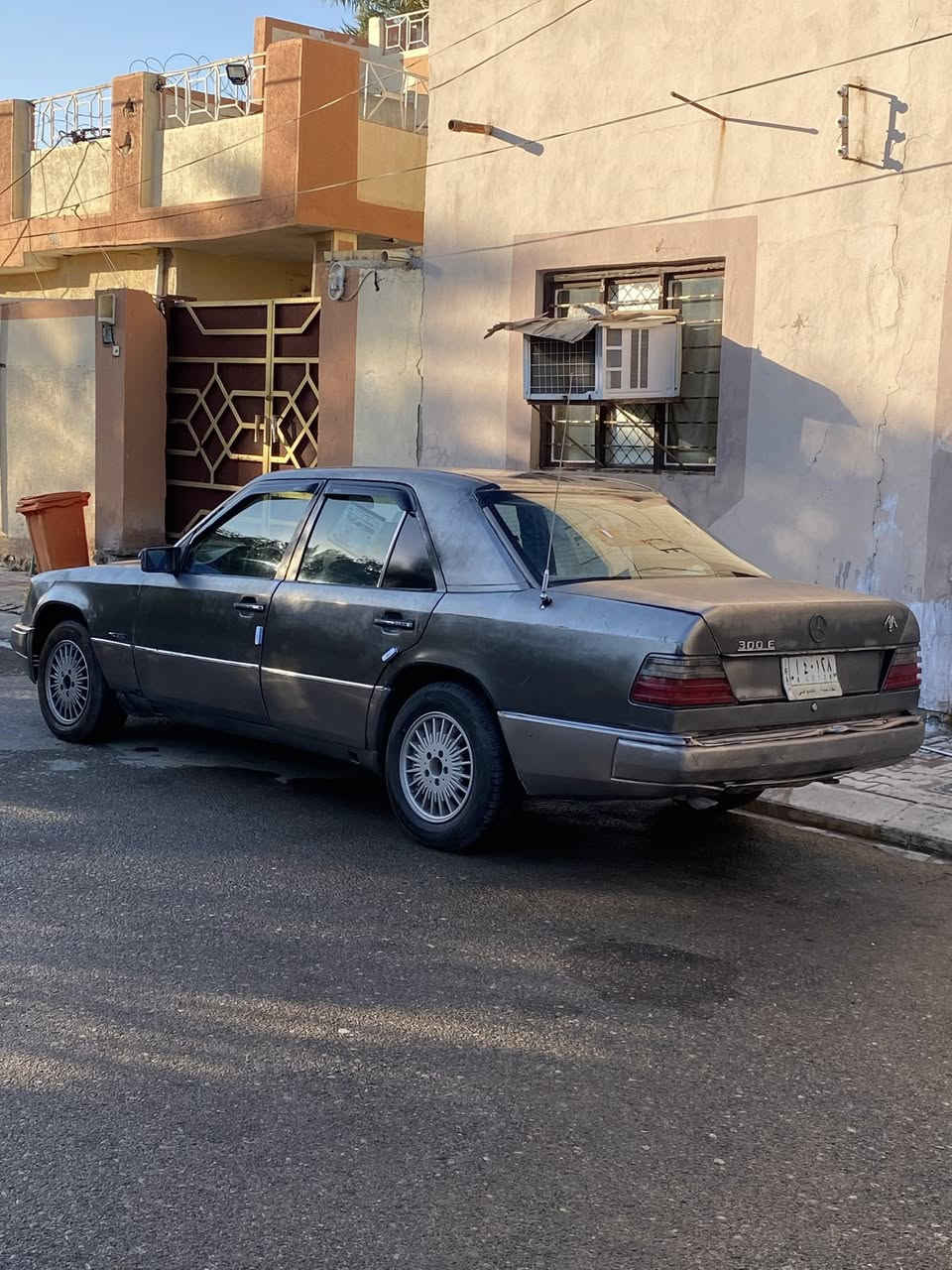 مارسدس دب موديل 1991  سعرهه 37 
كير ومحرك بطه VVT  2500 اب شرط لا صرف لا بخار كهربائيات كله شغاله سنتر لوك تبريد  ثلج ❄️ 🧊  ويه السويج سنويتهه لل 2028 شرط التحويل مشروع وطني وين ما اتريد احولك سياره جاهزه وجديده بدون ضربه بدون خياس مكانهه ديالى ناحيه السعديه الجبل اي استفسار اخر اتصل عله الرقم ***********
