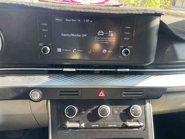 سلام عليكم 
كيا كرنفال للبيع 
موديل 2022 
الفئه LX 
لون سلفر 
ماشيه 165 
صور الحادث مرفق في المنشور  وصار بيه صبغ في العراق جاملغ امامي اثر شخوط 
للاستفسار ***********
