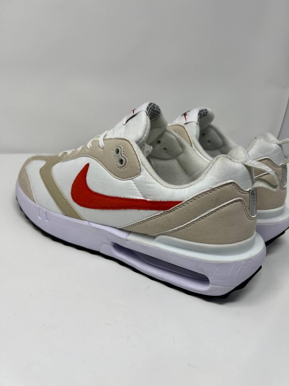 نايك جداً راقي قطعه قمة الجمال والراحة تجي سبرنك وشامو ونته قيس الراحة الداخل مبطن بل كامل قياس 44 القدم 28 بل اضافة القطعة غير مستخدمة السعر  25 الف قفل بدون توصيل وبدون عملة 
توصيل بغداد 5
محافضات 6
مكاني بغداد الأمين الثانيه


**إذا كنت صاحب هذا الإعلان وتريد حذفه لأي سبب، رجاءا أرسل رسالة إلى الدعم الفني**