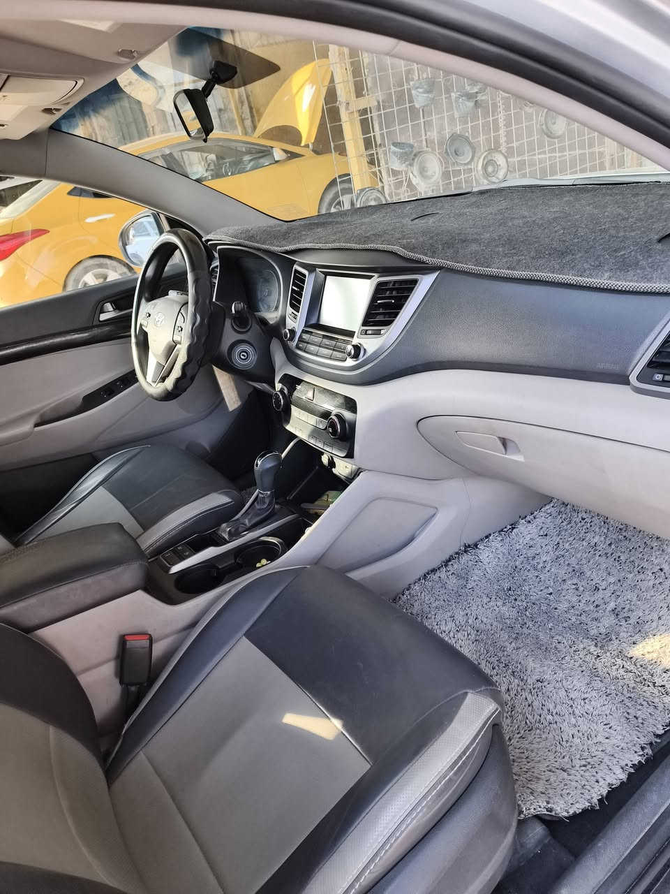 توسان مديل 2018سياره نضيفه ماشيه 92الف  كشن كهربائي حادثه جاملغ خلفي الي خلف صدر رقم كربله سنويه بسم صاحبه كبل تحويل ***********
