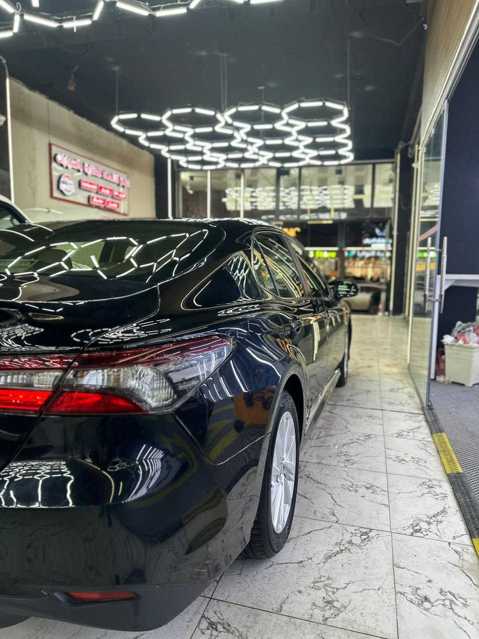 السلام عليكم🙋🏻‍♂️
كامري 2024 خليجي هايبرد وكاله عبد اللطيف جميل فول 1/1 GLE  رقم بغداد تحويل ثاني يوم ماشيه 31 الف 
ملاحظه ( يوجد  خدوش بسيطة ) 
السعر 245 ورقه بيها مجال 
للاستفسار : ***********
