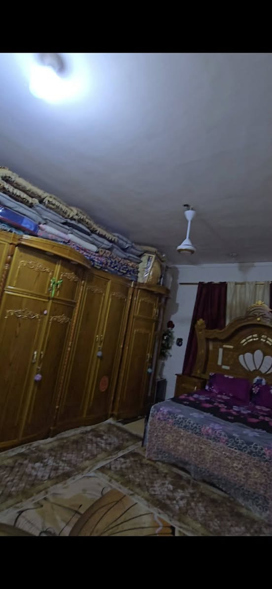 السلام عليكم 
بيت للبيع في حي الشهداء الاول خلف مركز الشرطة الشرقي
 الفرع قبل الاخير  ٢٠٠م طابو كونكريت مسلح

البيت مقسم ٣ اقسام  غرفتين وصاله واستقبال وصحيات. الطابق الفوك بناء متكامل غرفه واستقبال ومطبخ وصاله وصحيات بناء جديد .
مؤجر مجموع الايجارات 475
    السعر  85
للاستفسار اكثر مراسله الصفحه 
او اتصال ابو احمد 
***********
***********
