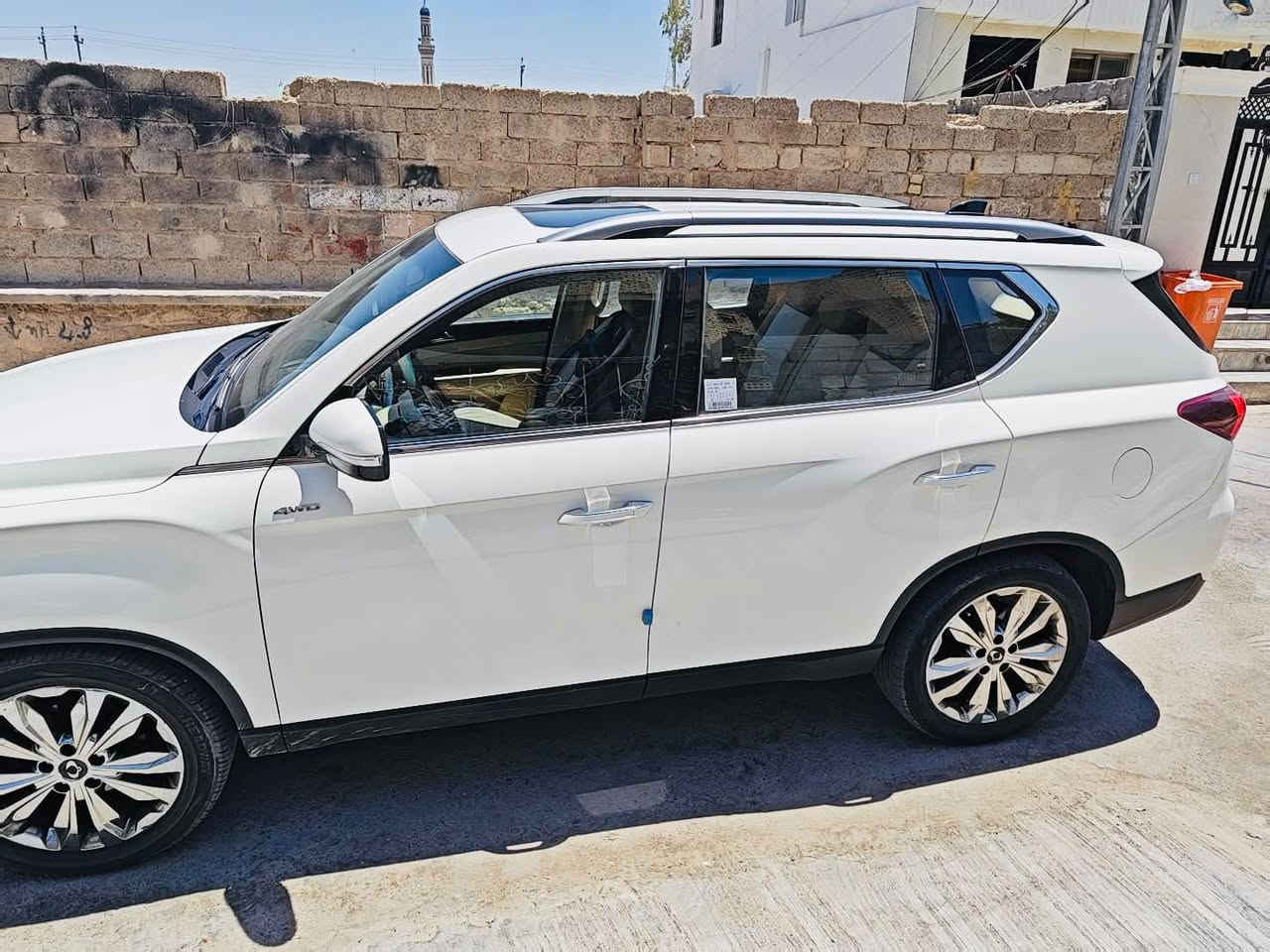 سياره   ريكستون (KGM REXTON )
موديل:2024  وراد كوري
حاله السياره: السياره جداً نضيفه
السياره فول مواصفات   4WD  دفع رباعي
المحرك:2.0 لتر تيربو بقوة 225 حصان و 350 نيوتن متر من عزم الدوران
دخول ذكي.فتحة سقف.مثبت سرعة . وشاشه 12.2 بوصه تدعم  Apple CarPlay، و Android Auto.
مصابيح أمامية ليد.المصابيح الخلفية الليد.
مقاعد جلد
تعديل المقاعد الأمامية كهربائي
تبريد المقاعد الأمامية
تسخين المقاعد الأمامية
تسخين المقاعد الخلفيه
تشغيل بصمة
باب خلفي كهربائي
ملاحظه السياره بعدها بالضمان الشركه
السعر 290
+964 782 247 8607


**إذا كنت صاحب هذا الإعلان وتريد حذفه لأي سبب، رجاءا أرسل رسالة إلى الدعم الفني**