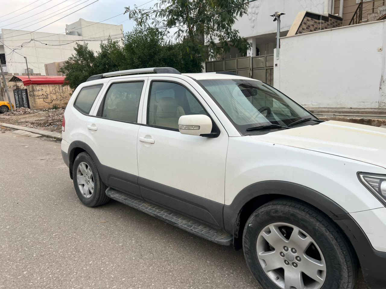 سلام عليكم موهافي للبيع صبغ شبر واحد وره جوه بك لايت بس موديل ٢٠١٢ رقم اربيل شرط تحويل كير مكينه مابي عيب مكفول مكان سياره كركوك 
***********
